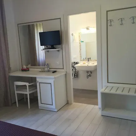 Ester Hotel 2*